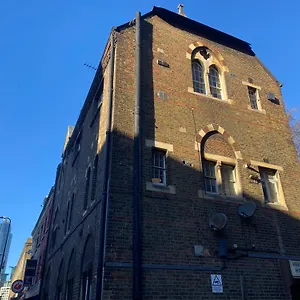 Victorian Building - Sleeps 5 - Pet Friendly London