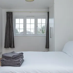 Beautiful 2-bed Near Wimbledon Tennis
