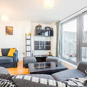 Modern Central Flat With A View, 2 Bett - O2, Excel, Perfect For Corporates, Contractors *