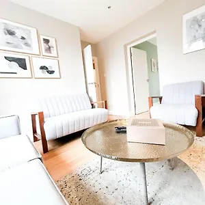 Hammersmith 2 Bedroom Flat River Thames Apartment London