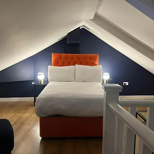Leicester Square 1st Floor * London