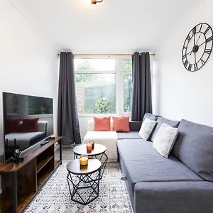 Spacious 2br Gem - Close To Clapham Junction