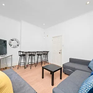 Cozy 2-bed Group & Family Near Excel & 02 Arena With Parking & Balcony * London