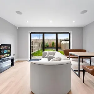 Luxury 4br - Near Wembley, Heathrow & London * Perivale