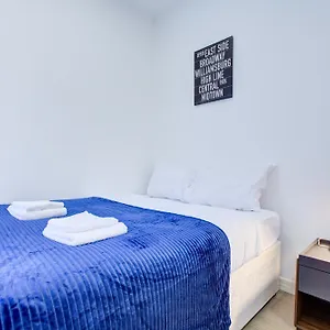 Canning Town 4-person Flat * London