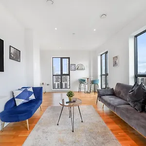 Apartment Chic 3-bedroom Flat With Private Balcony In Battersea *