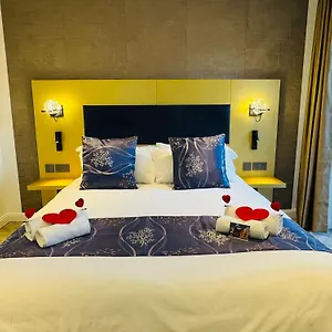 Rosemay Near London Heathrow Airport