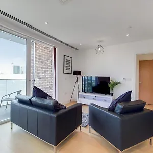 Lovely Balcony 5mins From East Croydon Apartment *