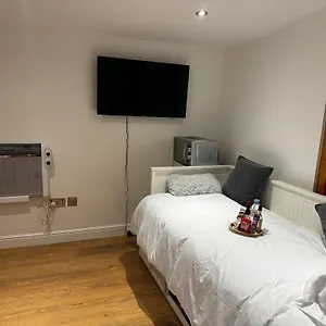 Self Contain Summer House Ensuite Bexleyheath