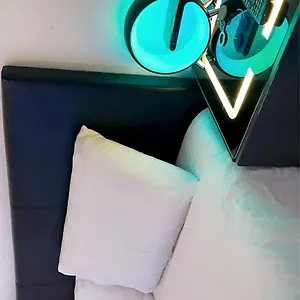 Spacious Amazing Luxury En-suite With Free Parking In A Two Bed I Live In The 2nd