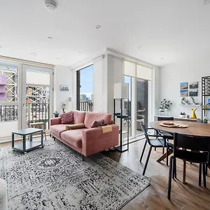 Apartment Impeccable Modern 2br Peachy London