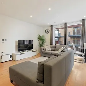 Appartamento Excel Riverside 2 Bed Londra