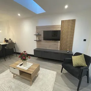 Beautiful Modern Eco Friendly 2 Bed House With Garden - Holiday home *