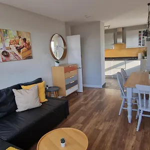 Апартаменты Beautiful 3-bedroom Flat With Stunning Views *