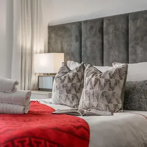 Riverfront Retreat In 2 Bed 2 Bath Διαμέρισμα Λονδίνο