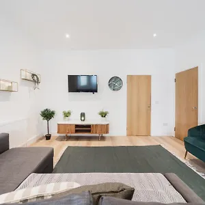 Stylish - Kensington Apartment