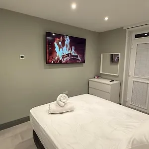 Stylish 1-bedroom Escape Apartment *