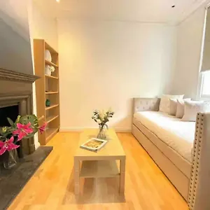 Apartment 8 Beds House London