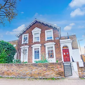Dancenter Southwark Near Bridge Hotel 3*