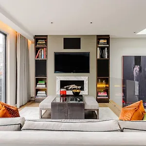 Holiday home Award Winning Interior Designed Luxurious Mews In Knightsbridge London