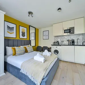 Cosy Farringdon London