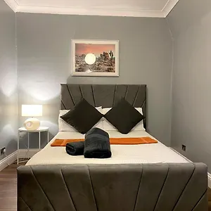 Cozy Corner Retreat * London