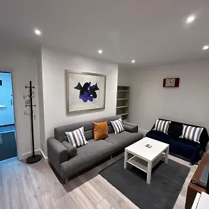 Amazing Location 2 Bed Swiss Apartment