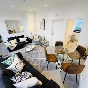 Stylish Flat Steps From Oxford Street! Апартаменты *