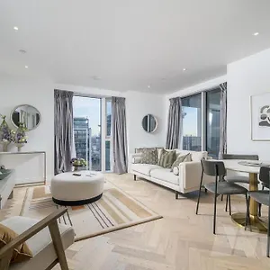 Tower Retreat - Modern 2 Bedroom Apartment London
