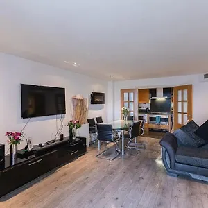 Luxury 2 Bedroom Flat In Chelsea Harbour, Apartment London