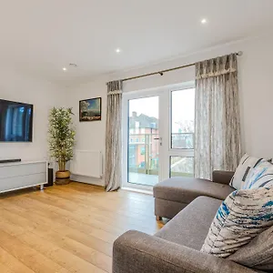 Spacious 2br With Balcony In Camberwell Apartment *