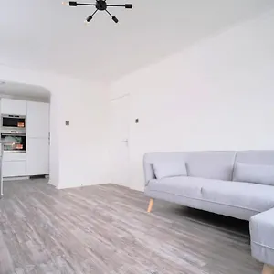 Newly Refurbished Property! * Raynes Park