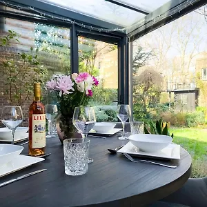Spacious With Conservatory Dining Ptk Holiday home *