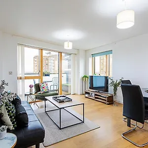 Trendy Queen's Park With Views Across *