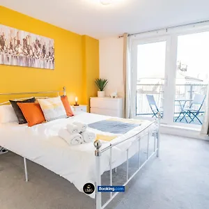 Apartment Spacious 2 Bedroom By Ls2g Short Lets & Serviced Greater With Free Wifi *