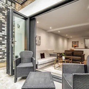 Stylish Beauty Ground Floor 1br 1ba Private Garden Apartment *