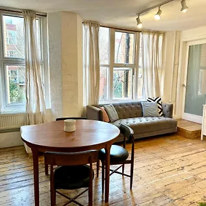 Bright Large Double Bedroom Flat Apartment *