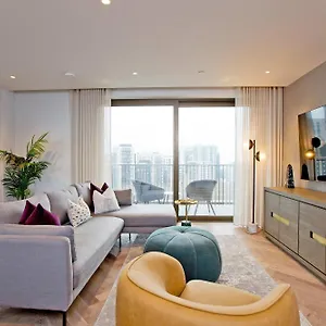 Luxury Living With Views With Pool And Gym Ac Apartment