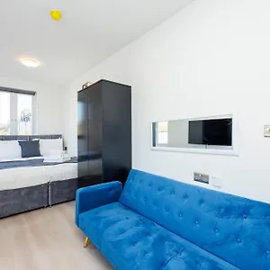 North West Ideal For Long & Short Offers Apartment