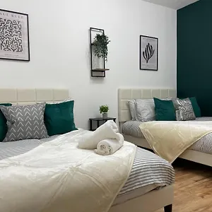 Stunning Near Paddington - Sleeps 8 * London
