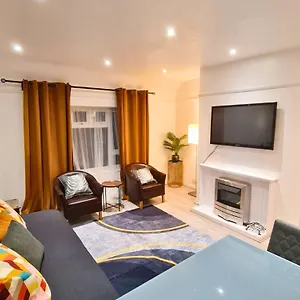 Modern Penge East Apartment London