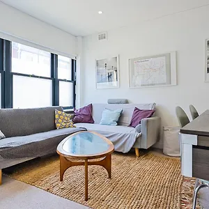 Pool Table Stylish 3 Bedroom House Long Term London