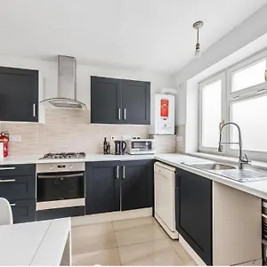 Spacious 2 Bed Flat In Swiss In Hampstead London