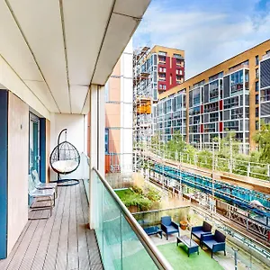 Chic 2bed - 4 Mins To Dalston Junction Station Apartment London