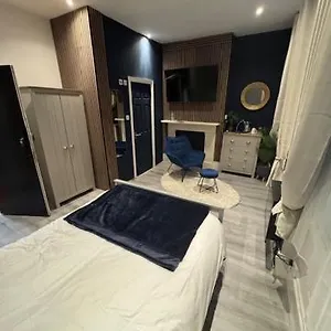 Aimi Luxury Living Guest house London