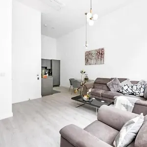 Spacious Modern One Bedroom Near Heathrow Apartment *