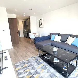 Modern Large Flat 1min To Stockwell Station With Skyscraper View London