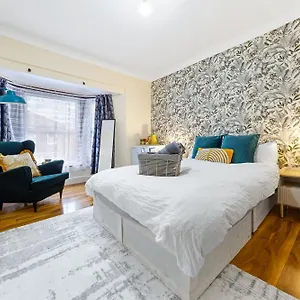 Charming 3br Near Tube - Walk To Cafes, Lloyd Park - Copeland 3br Combo