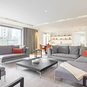 Spacious & Elegant In Southbank Near Eye London