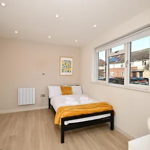 Morden Stratford 1 With Shared Bathroom Guest house London